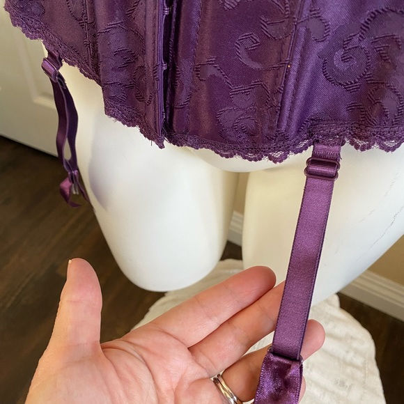 NEW 2 piece Fredericks of Hollywood floral corset set - Picture 4 of 8